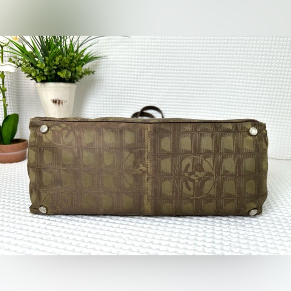 💚CHANEL Travel Line Tote - Picture 7 of 16